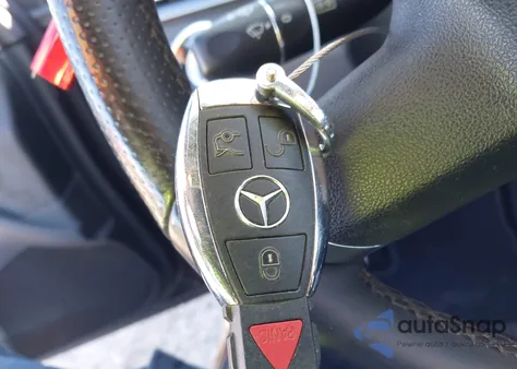 2010 Mercedes-Benz E 63 Amg z USA, uszkodzony, nr VIN WDDHF7HB0AA151258